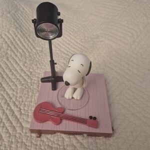 Memory Lane A Charlie Brown Christmas Snoopy Figurine with Pink Guitar USED